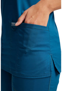 Caribbean Blue Revolution Scrubs V-NecK Top - Side Pocket View
